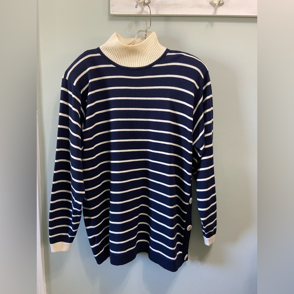 Liz Claiborne Women’s Sweater Size Medium